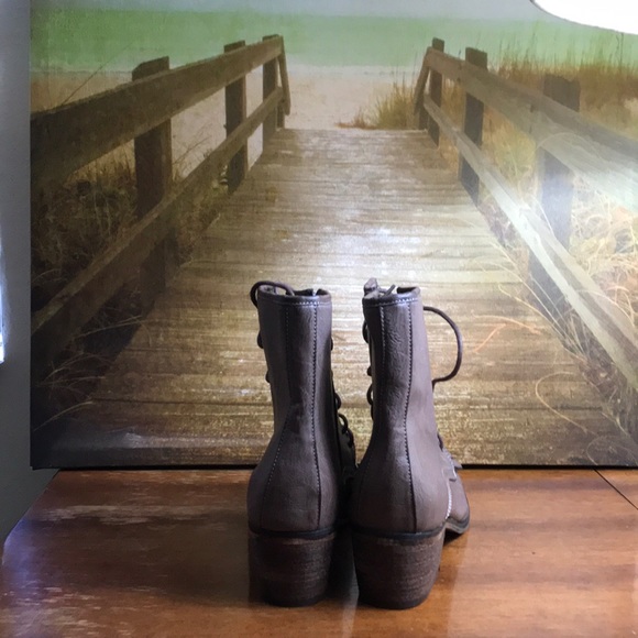 Lace up boots Sz:10 Women’s - Picture 4 of 5